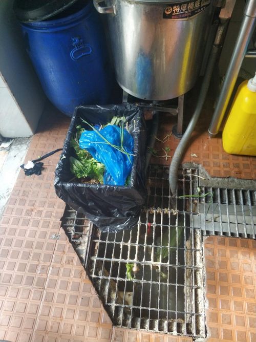 火锅店竹签重复使用引热议，食品安全警钟长鸣